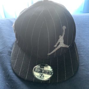 Jordan hat black and white lines good condition